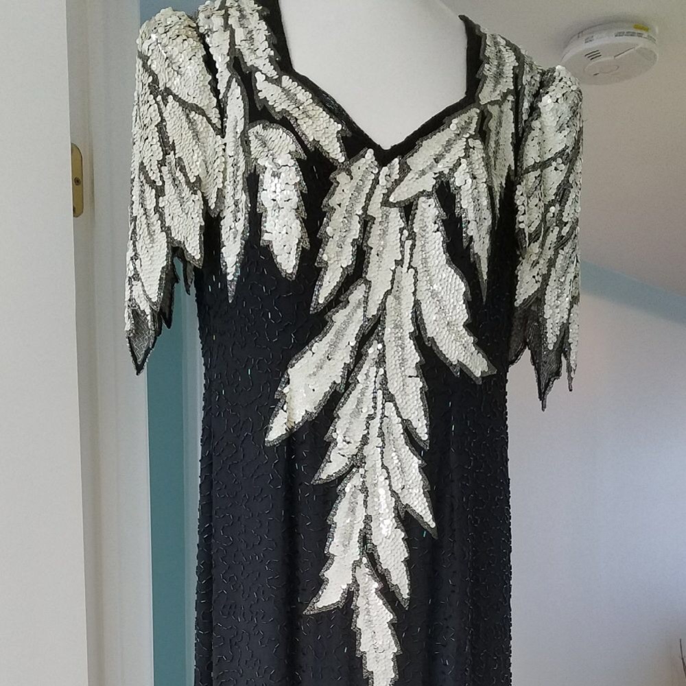Formal sequence blk/white Long dress size 10